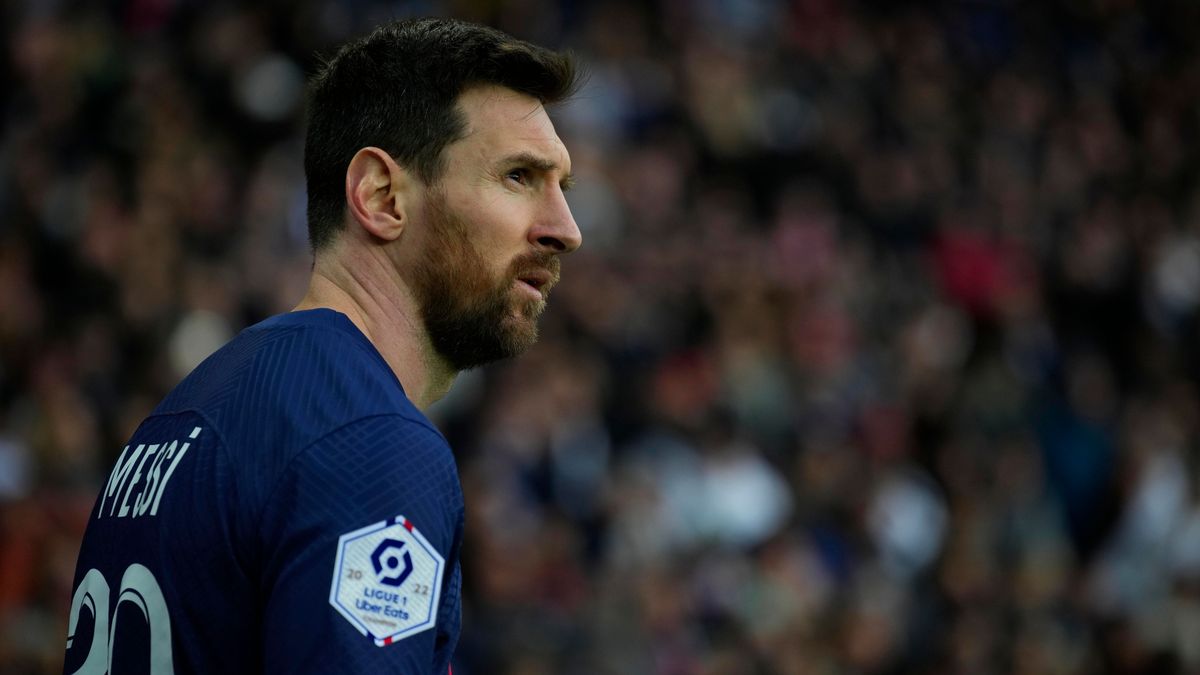 Xavi ya piensa en como encajar a Messi: ser el cuarto centrocampista, una solución a sus problemas