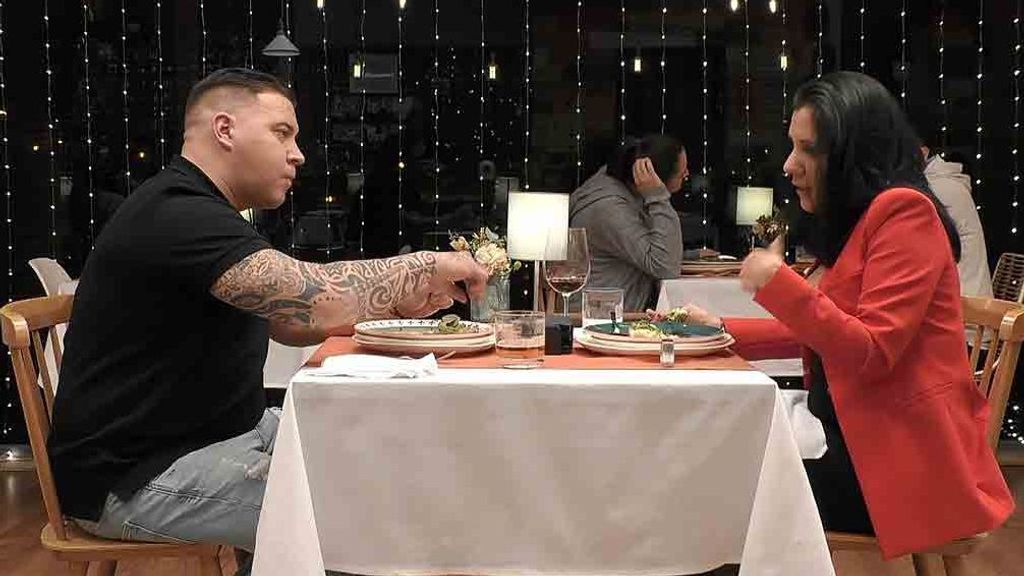 Ángel  y Romina durante su cita en 'First Dates'