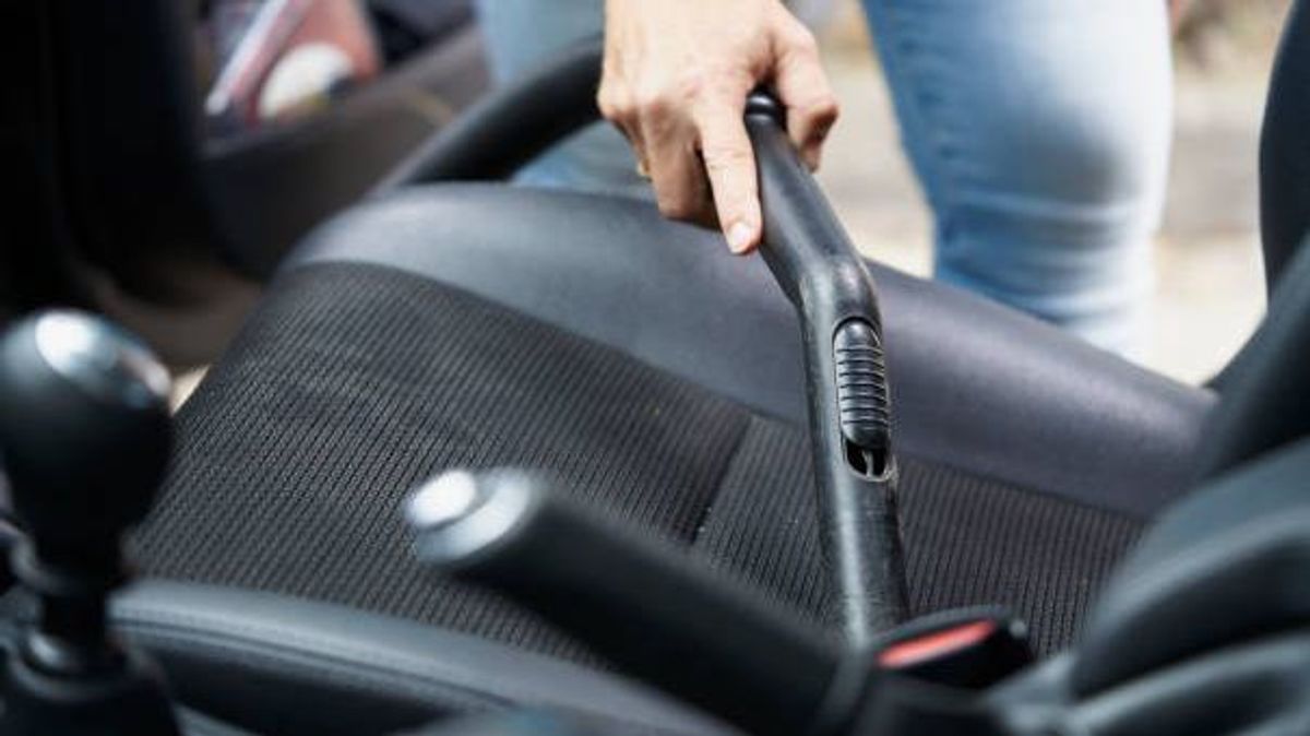¿Cómo limpiar los asientos del coche de manera fácil?