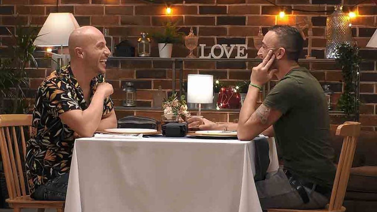 Daniel y Víctor hacen match en ‘First Dates’ y ven “todas las estrellas del cielo y los fuegos artificiales de Alcorcón”