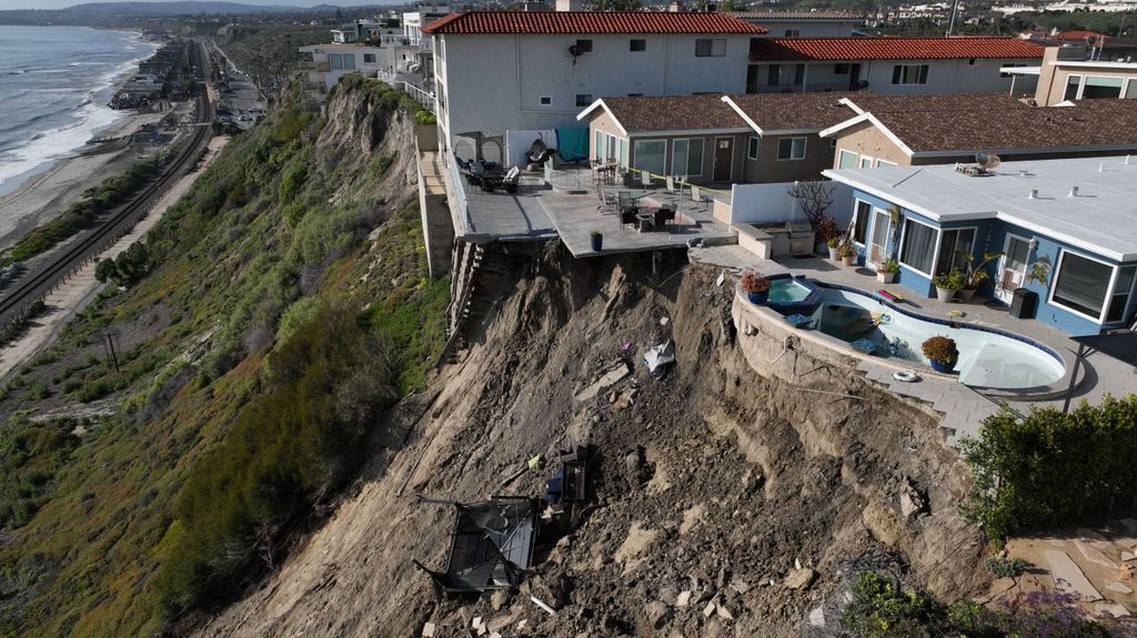 Deslizamiento de tierra en San Clemente, California, 16 marzo
