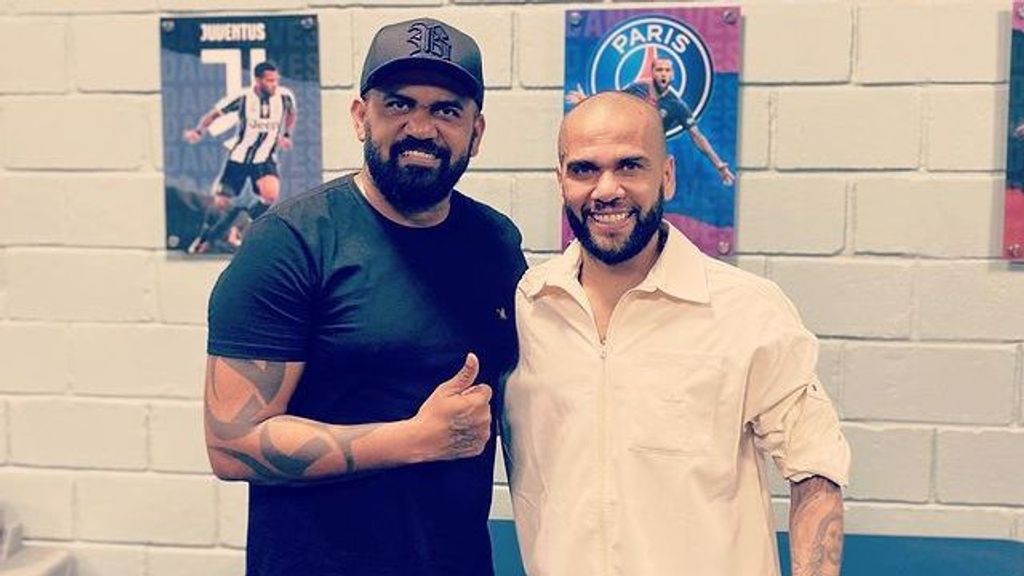 El hermano de Dani Alves se encomienda a Dios para que trate de sacarlo de la cárcel: "Salir de la boca del lobo"