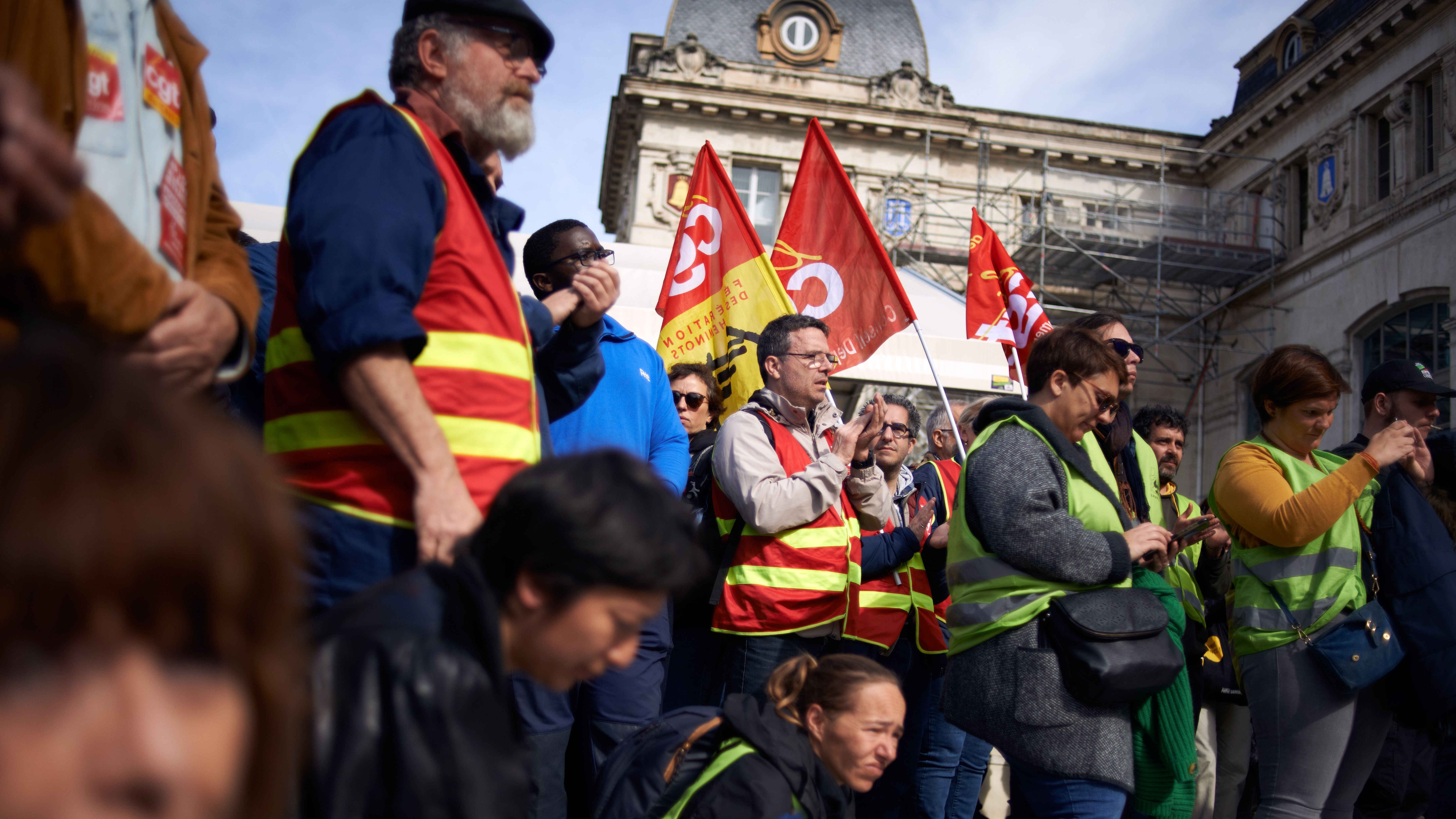 Francia se paraliza en otra jornada de huelga general contra la reforma de las pensiones