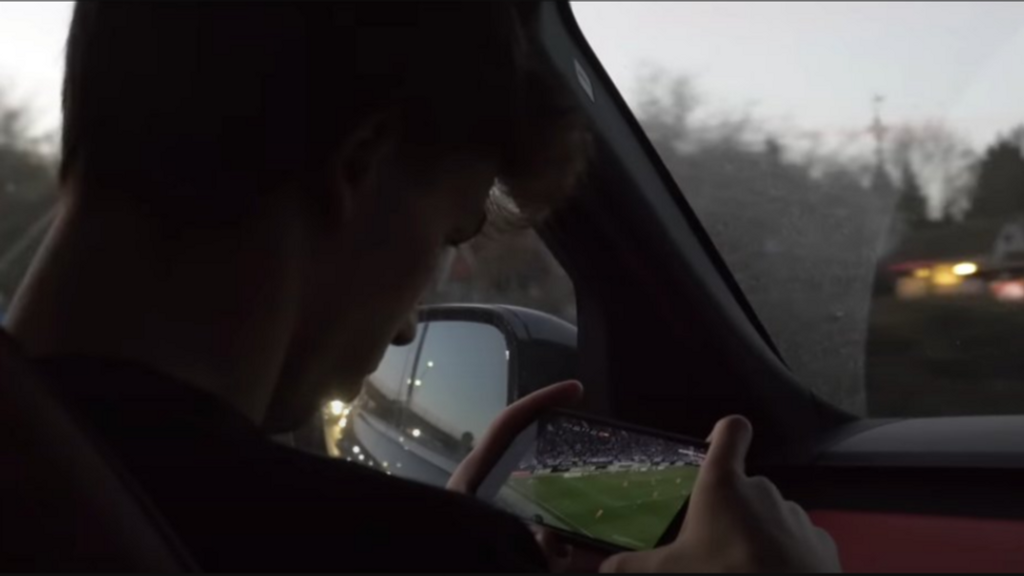 Joao Félix no se olvida del Atlético: va en el coche viendo un partido del club rojiblanco