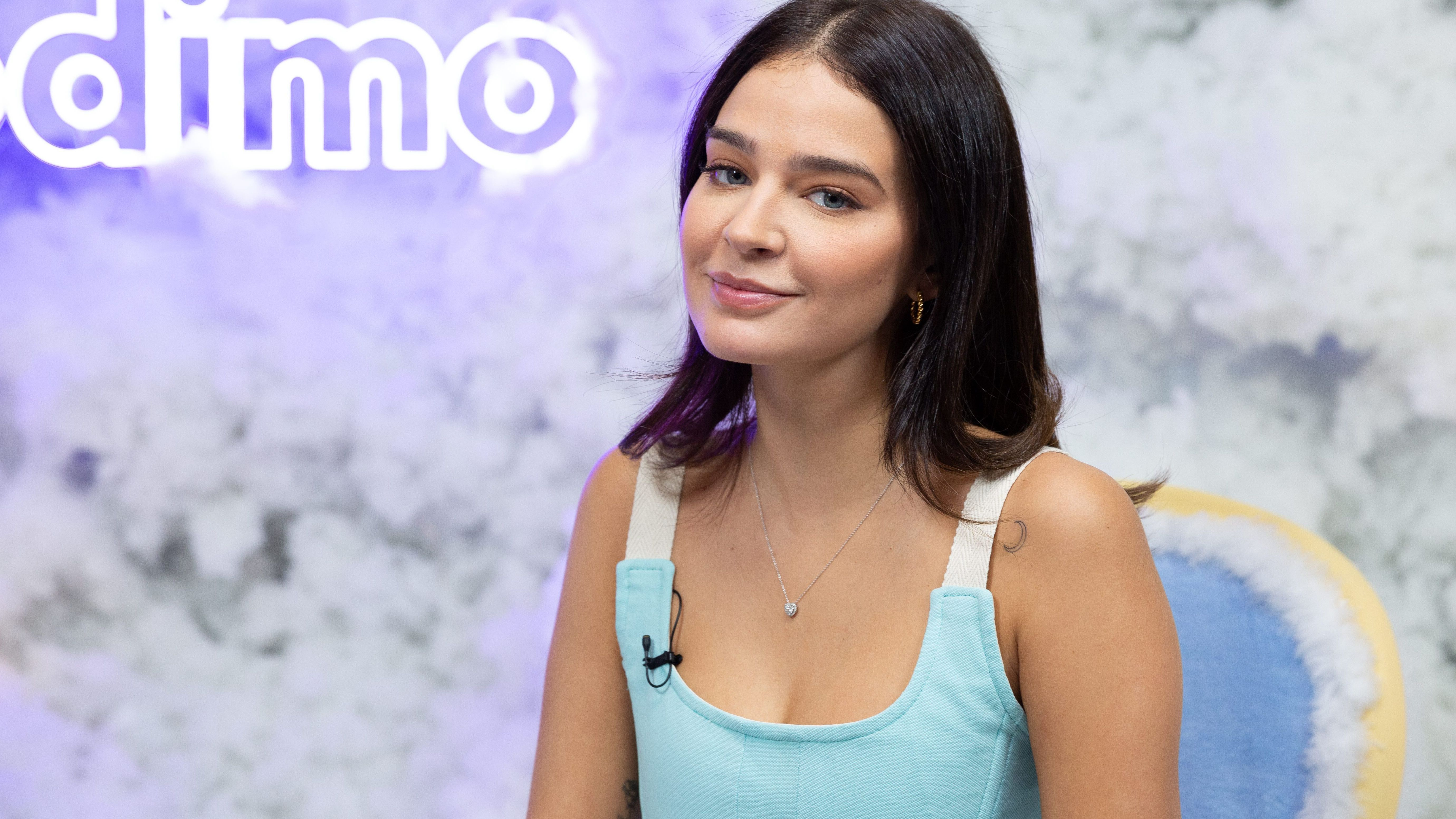 Laura Escanes, en una imagen promocional de su pódcast, 'Entre el cielo y las nubes'