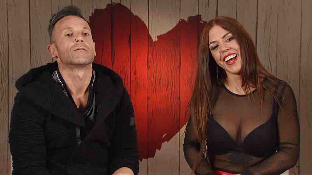 Manel y Sara durante su cita en 'First Dates'