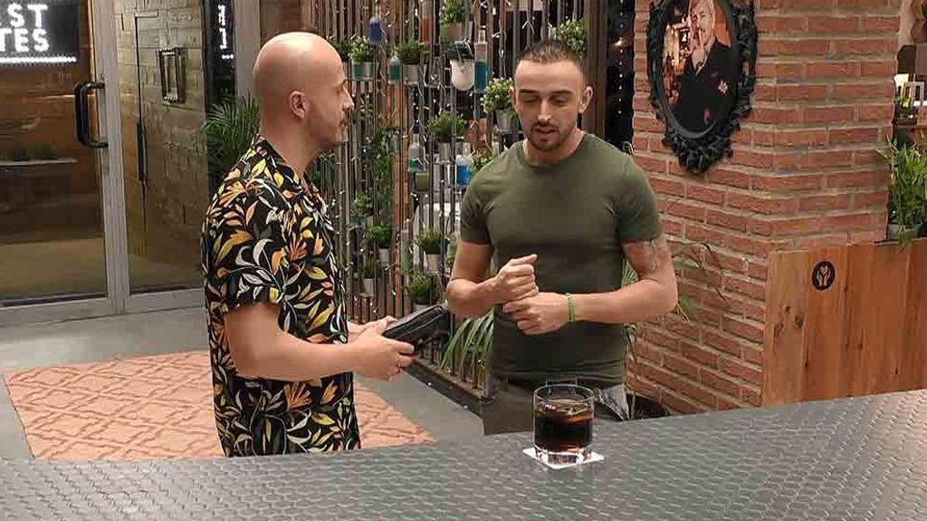 Víctor y Daniel durante su cita en 'First Dates'