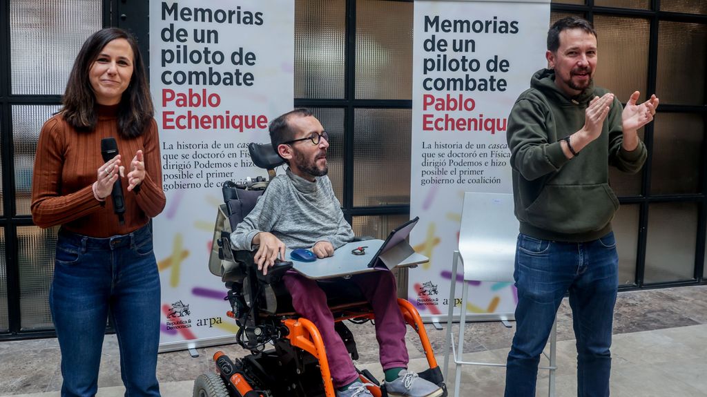 Belarra, Echenique e Iglesias durante la presentación del libro de memorias del portavoz de Podemos en el Congreso el 5 de marzo