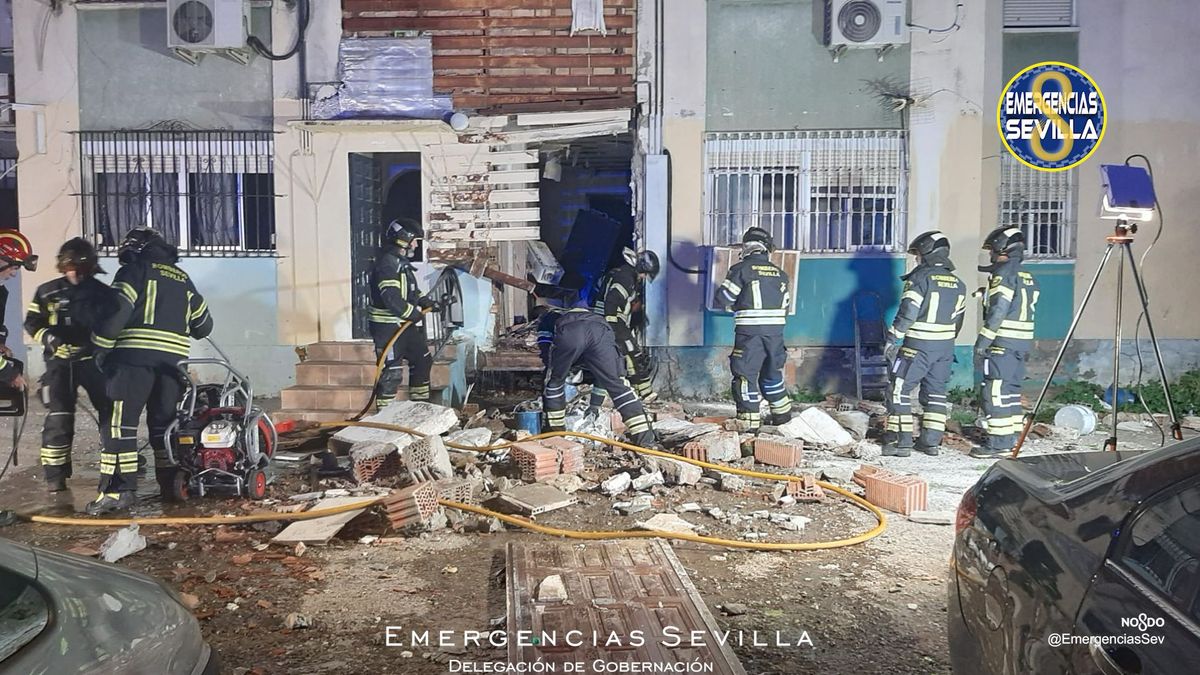 Dos heridos en una explosión en Sevilla Dos heridos en una explosión en Sevilla