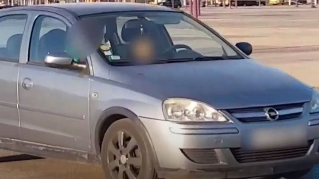 Investigado en Málaga por dejar al volante del coche a su hijo de ocho años