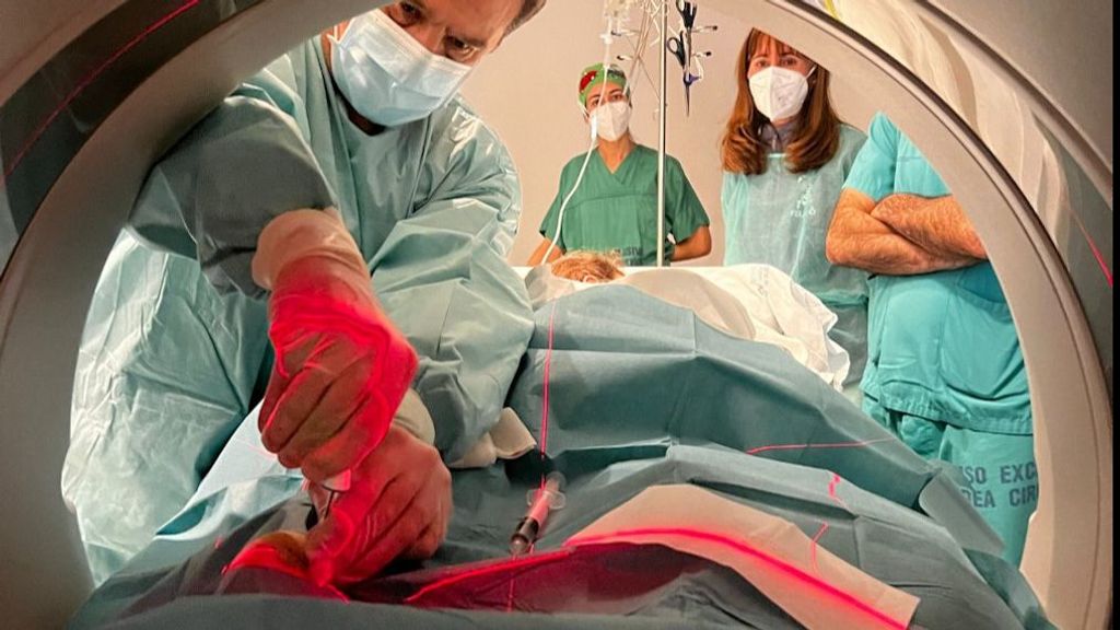 El Hospital de Ourense destruye un tumor óseo a una niña de 14 años congelándolo