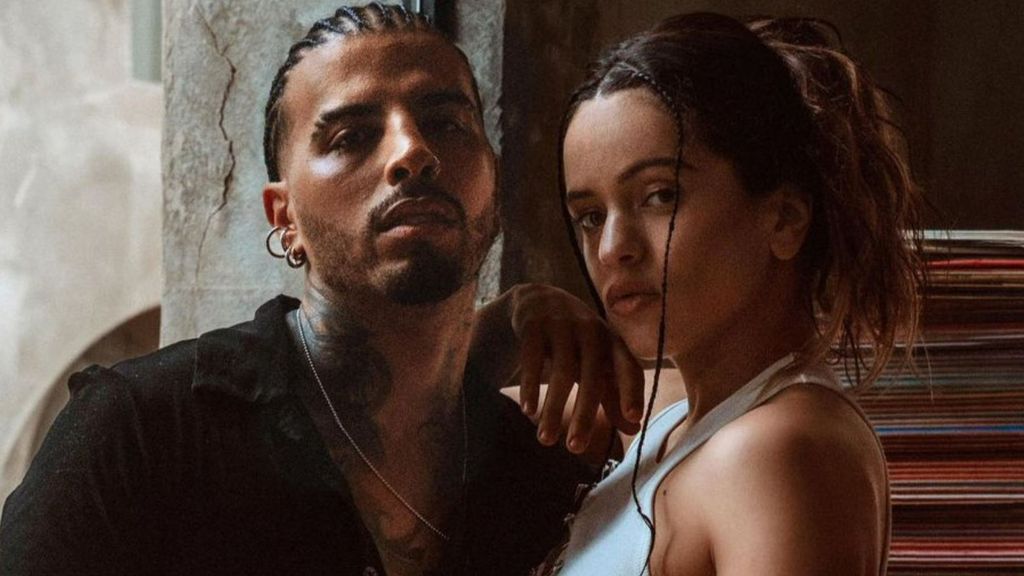 Rosalía y Rauw Alejandro anuncian que se casan en el videoclip de 'Beso'