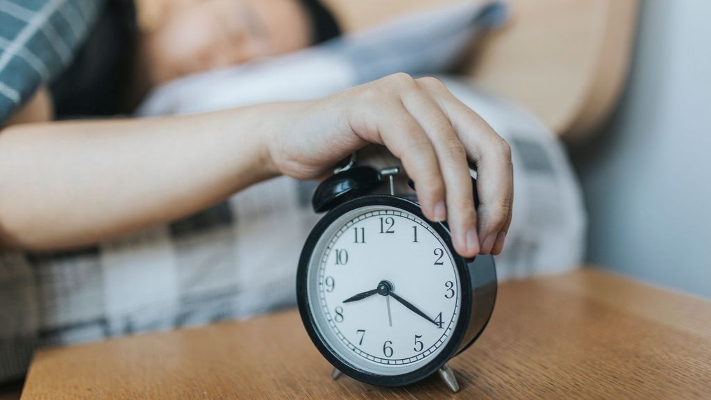 Cenar tarde afectaría al descanso, según un experto