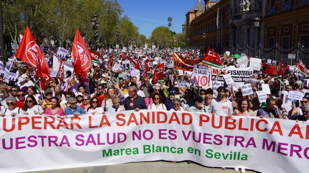 Decenas de miles de personas se manifestan por la sanidad pública en Andalucía y Canarias