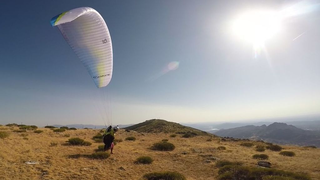 El parapente es una herramienta perfecta para cumplir el sueño de volar. FOTO JOSÉ I. GORDITO