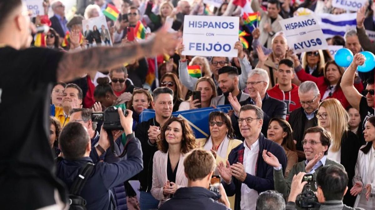 Feijóo con Ayuso ayer en un acto con la colonia hispana de Madrid