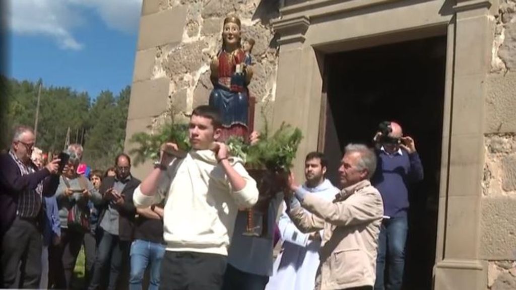 Sequía en Cataluña: unos 300 feligreses piden a la Virgen en una misa que llueva