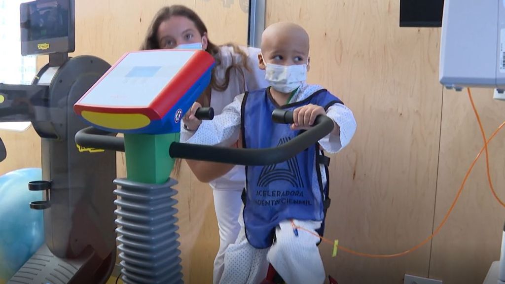 El deporte ayuda a curar el cáncer:  La fundación Una entrecienmil instala un gimnasio en el Hospital La Paz