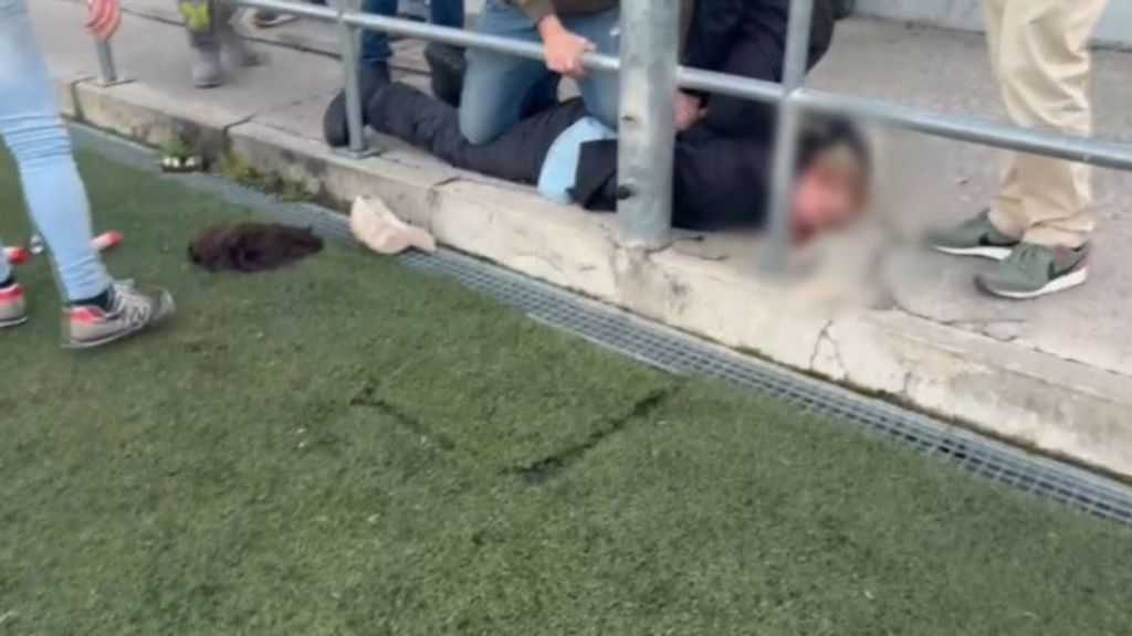 Una mujer disfrazada siembra el pánico en un partido de fútbol de niños en Alcobendas: sacó un revólver