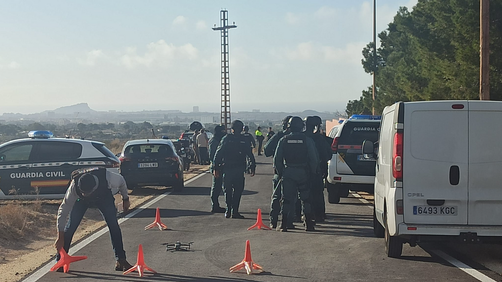 Una operación antidroga en un chalet de Alicante acaba a tiros y deja a cinco guardia civiles heridos