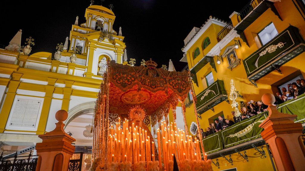 EuropaPress 4383343 salida templo paso palio macarena hermandad macarena magruga semana santa