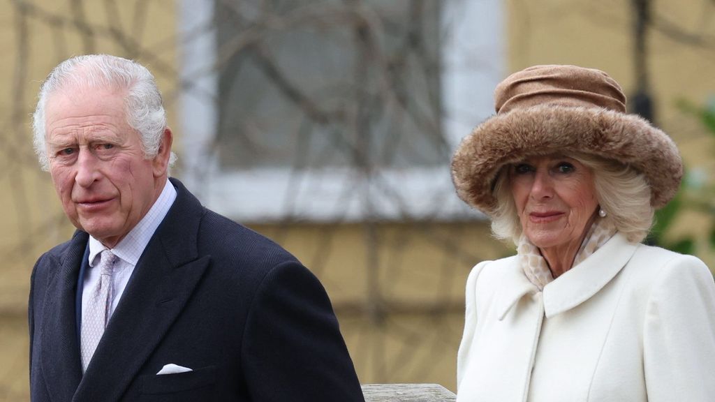 La reina Camilla con el rey Carlos III