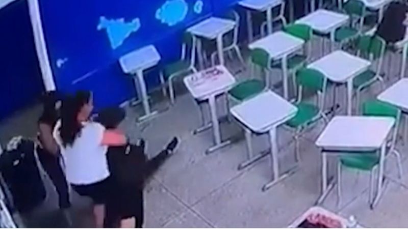Un alumno de un colegio de Brasil mata a puñaladas a una profesora