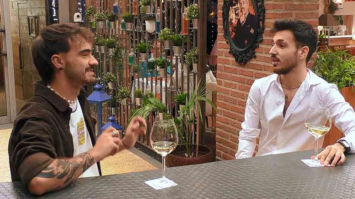 Alejandro le aclara a su cita de ‘First Dates’ si Fuenlabrada es un pueblo o barrio de Madrid: “Es una mierda”