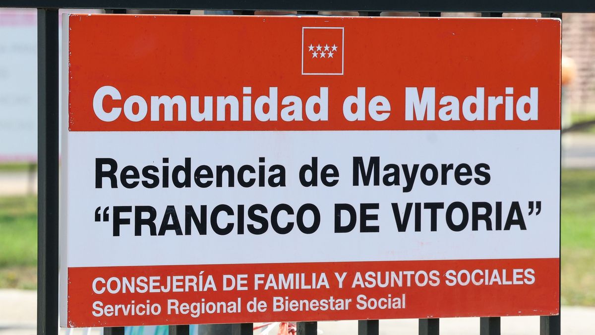 Cartel de entrada a la residencia de Francisco de Vitoria en Alcalá de Henares (Madrid) Cartel de entrada a la residencia de Francisco de Vitoria en Alcalá de Henares (Madrid)