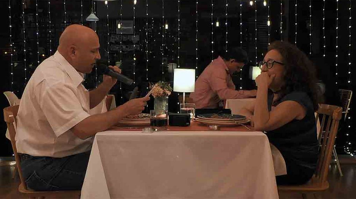 La canción del Titanic suena en ‘First Dates’: “No canta bien, pero le pone un sentimiento”