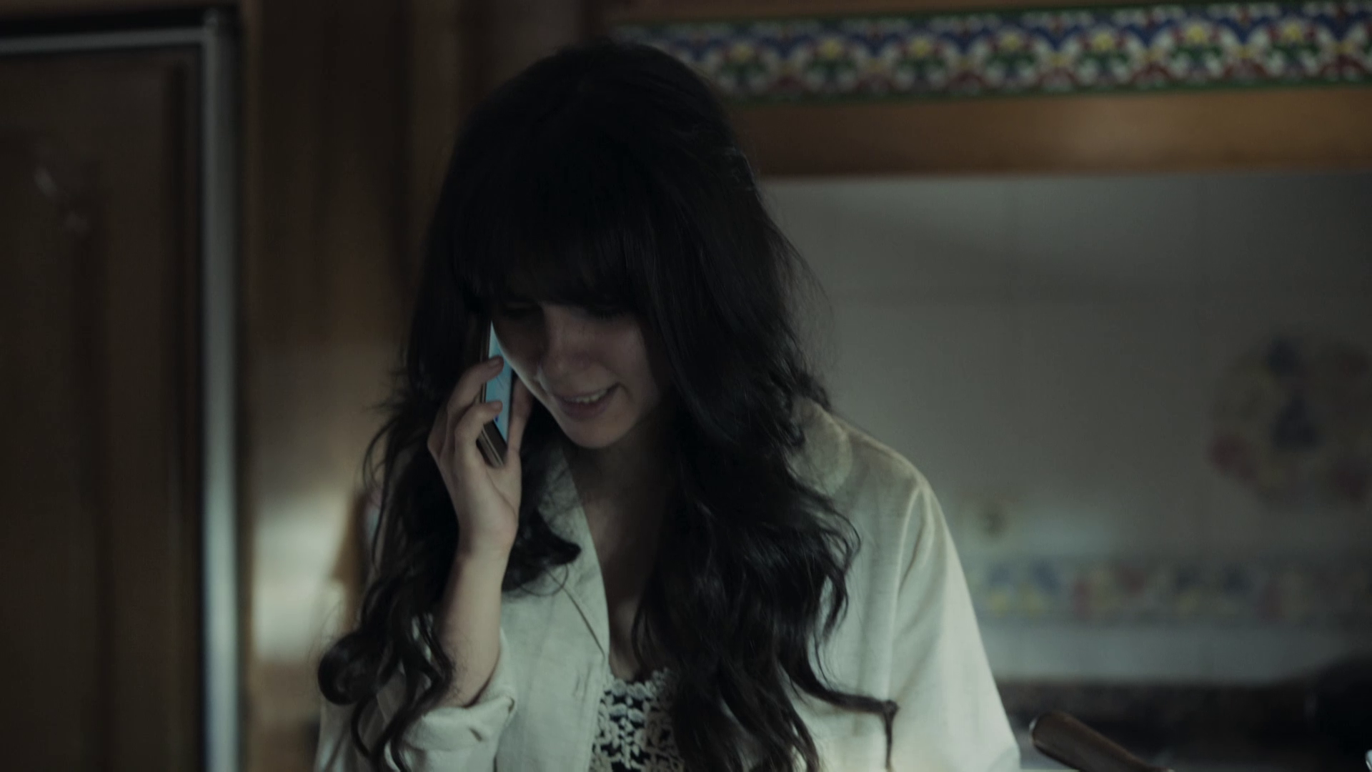 Lidia contacta con su hermana por teléfono