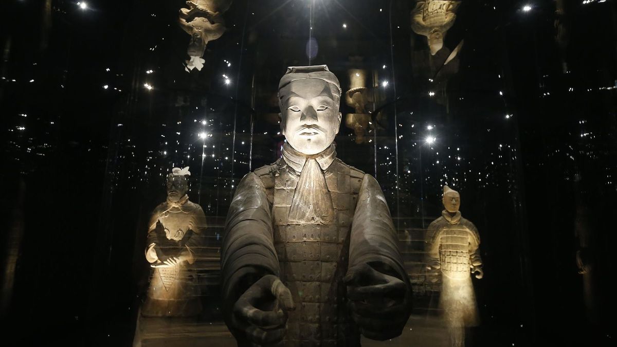 Un millar de personas visitan la muestra de los guerreros de Xi'an en su primer día en Alicante Un millar de personas visitan la muestra de los guerreros de Xi'an en su primer día en Alicante