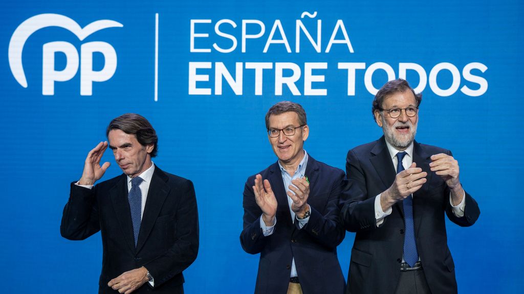 Aznar y Rajoy protagonizan la foto de la reconcialición en Valencia