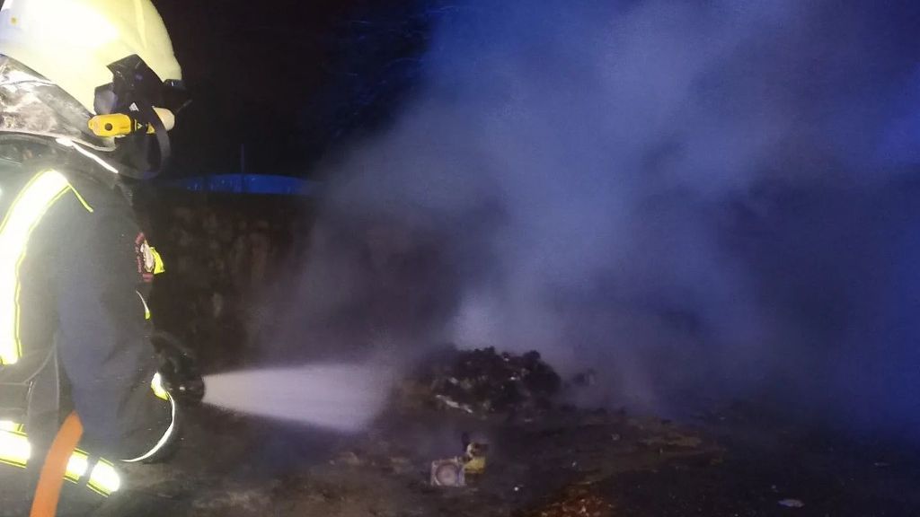 Efectivos del GES de Padrón actuando contra el fuego.