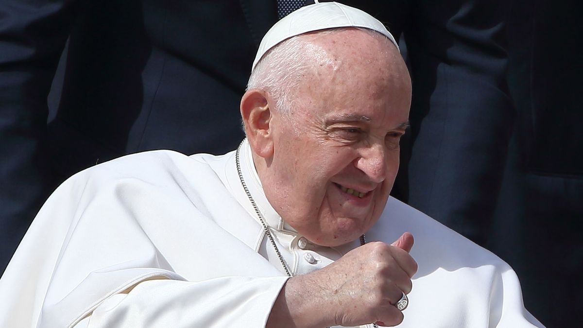 El Papa padece una bronquitis, pero "mejora notablemente" y podría recibir el alta en próximos días