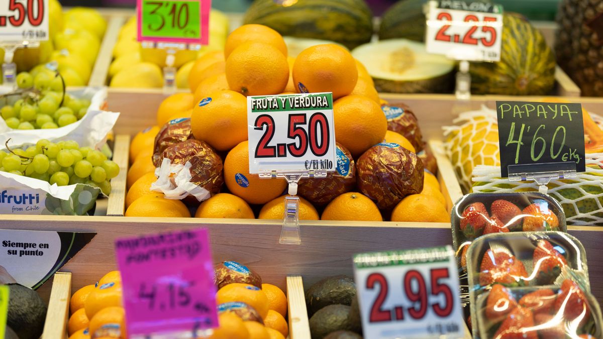 EuropaPress 5056127 diferentes frutas fruteria puesto mercado 15 marzo 2023 madrid espana EuropaPress 5056127 diferentes frutas fruteria puesto mercado 15 marzo 2023 madrid espana