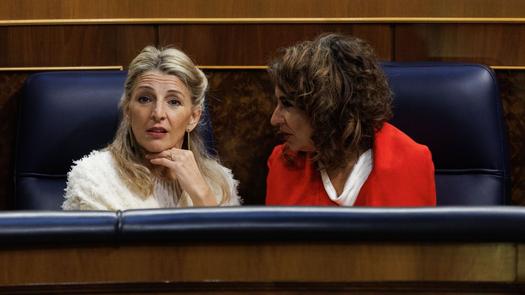 La vicepresidenta segunda, Yolanda Díaz, con la ministra Maria Jesús Montero