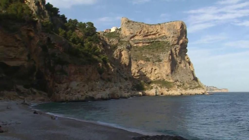 Pagar por ir a la playa: la medida que un ayuntamiento de Alicante impondrá para frenar la masificación turística
