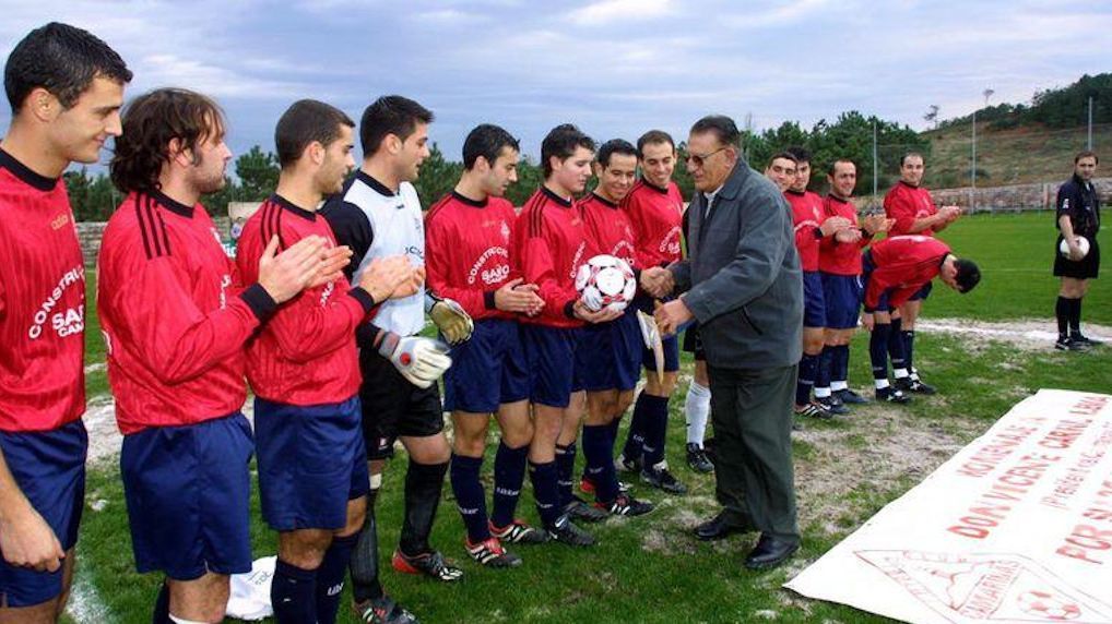 Homenaje a Vicente Carril cuando cumplió 25 años al frente del Camariñas.