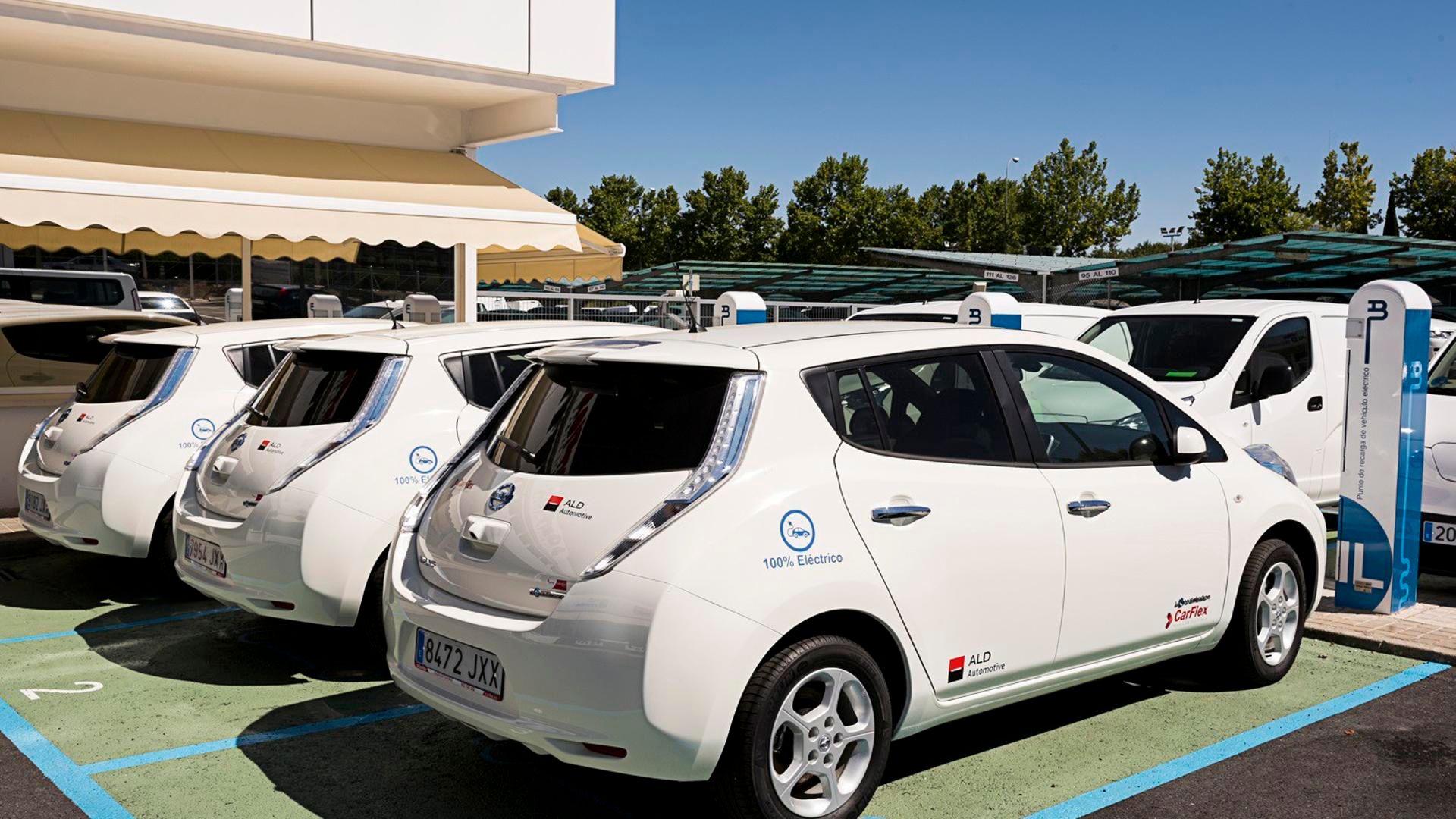 Archivo - Coches eléctricos