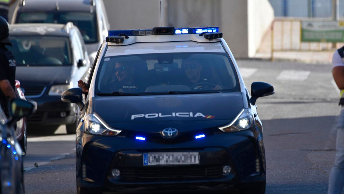 Archivo - Un vehículo de la Policía Nacional en Ceuta, en una imagen de archivo