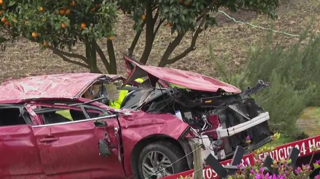 Cuatro jóvenes muertos y un herido grave al precipitarse un coche por un barranco en Xove, Lugo