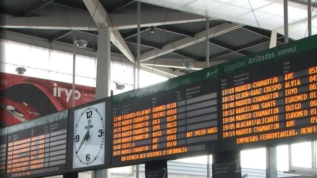 La estación de Chamartín recupera la normalidad tras la avería que sembró el caos este viernes