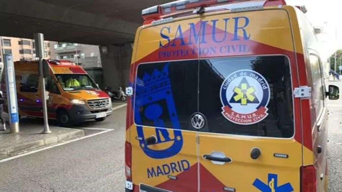 Muere un motorista de 28 años al chocar con una ambulancia en Madrid
