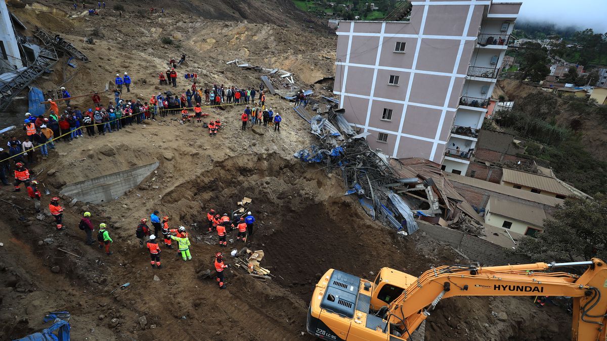 Un corrimiento de tierra en Ecuador deja ya 27 muertos: todavía hay más de 60 desaparecidos