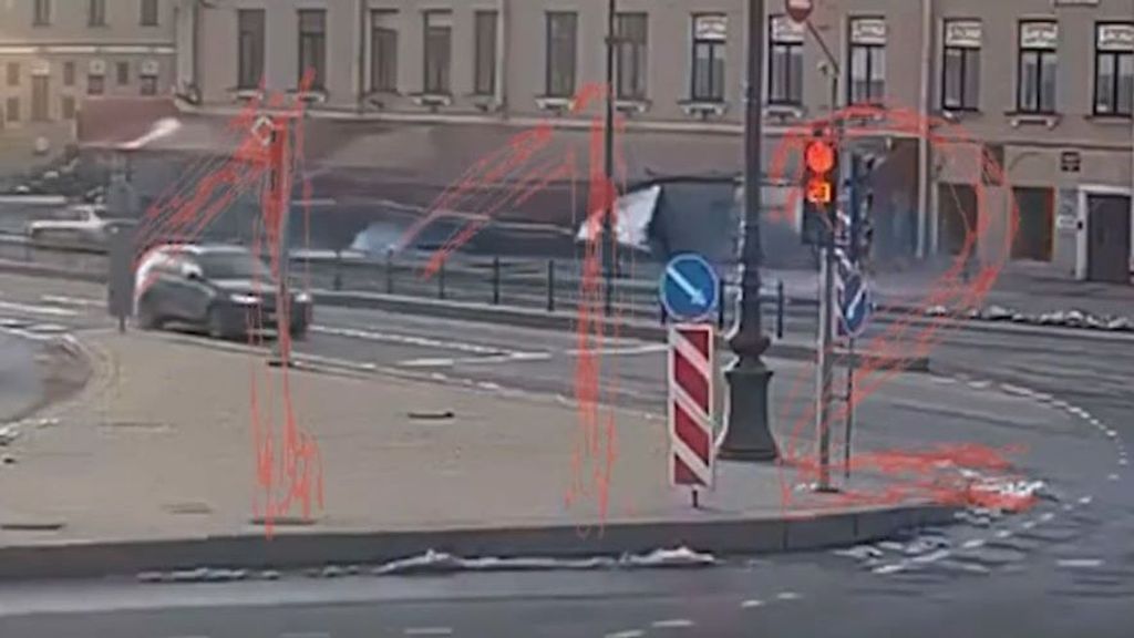 Un muerto y 16 heridos en una explosión de un café en San Petersburgo: la víctima mortal es un conocido bloguero de guerra