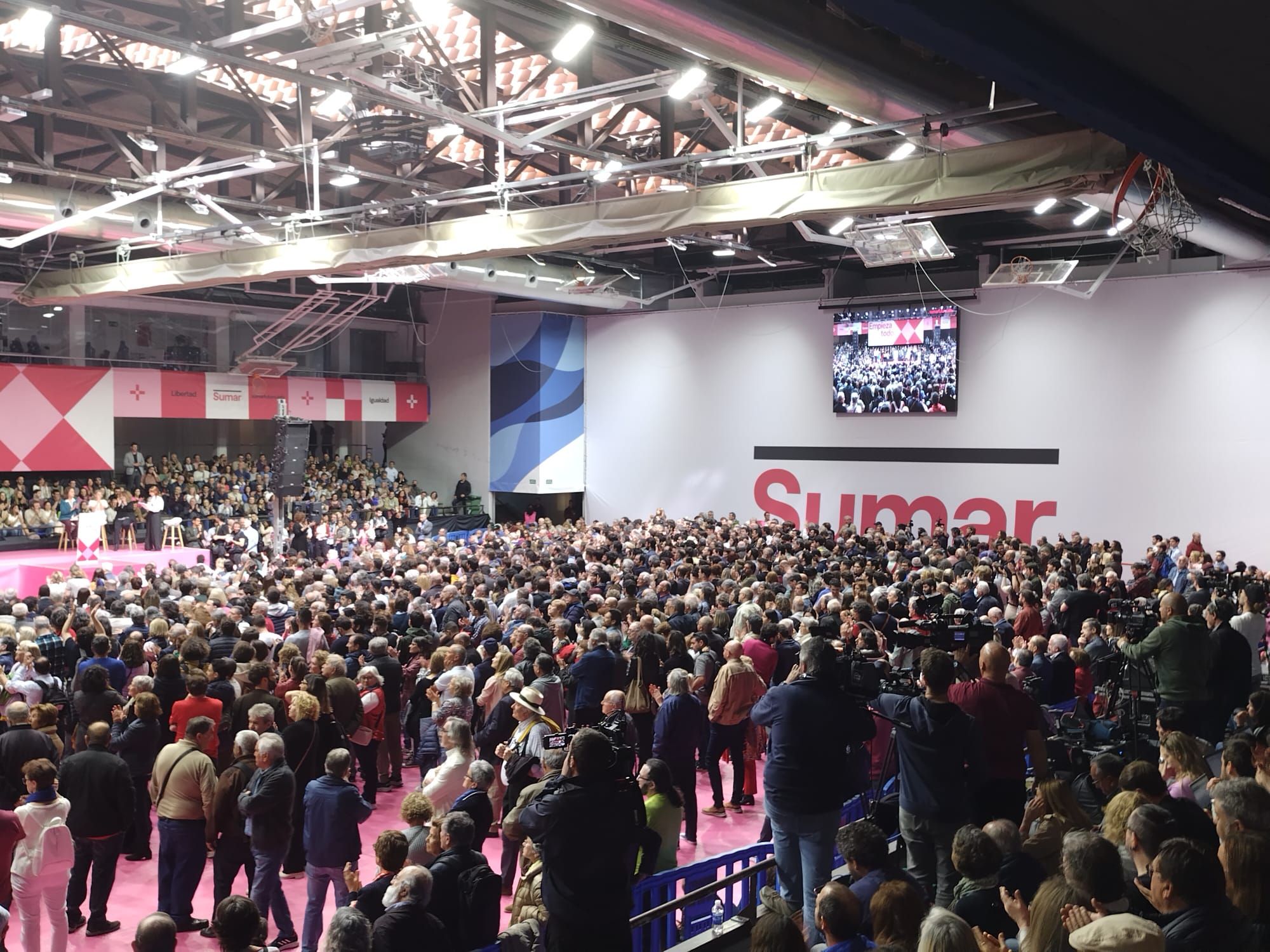 Yolanda Díaz luce apoyo social y aliados políticos en la presentación de SUMAR, en imágenes
