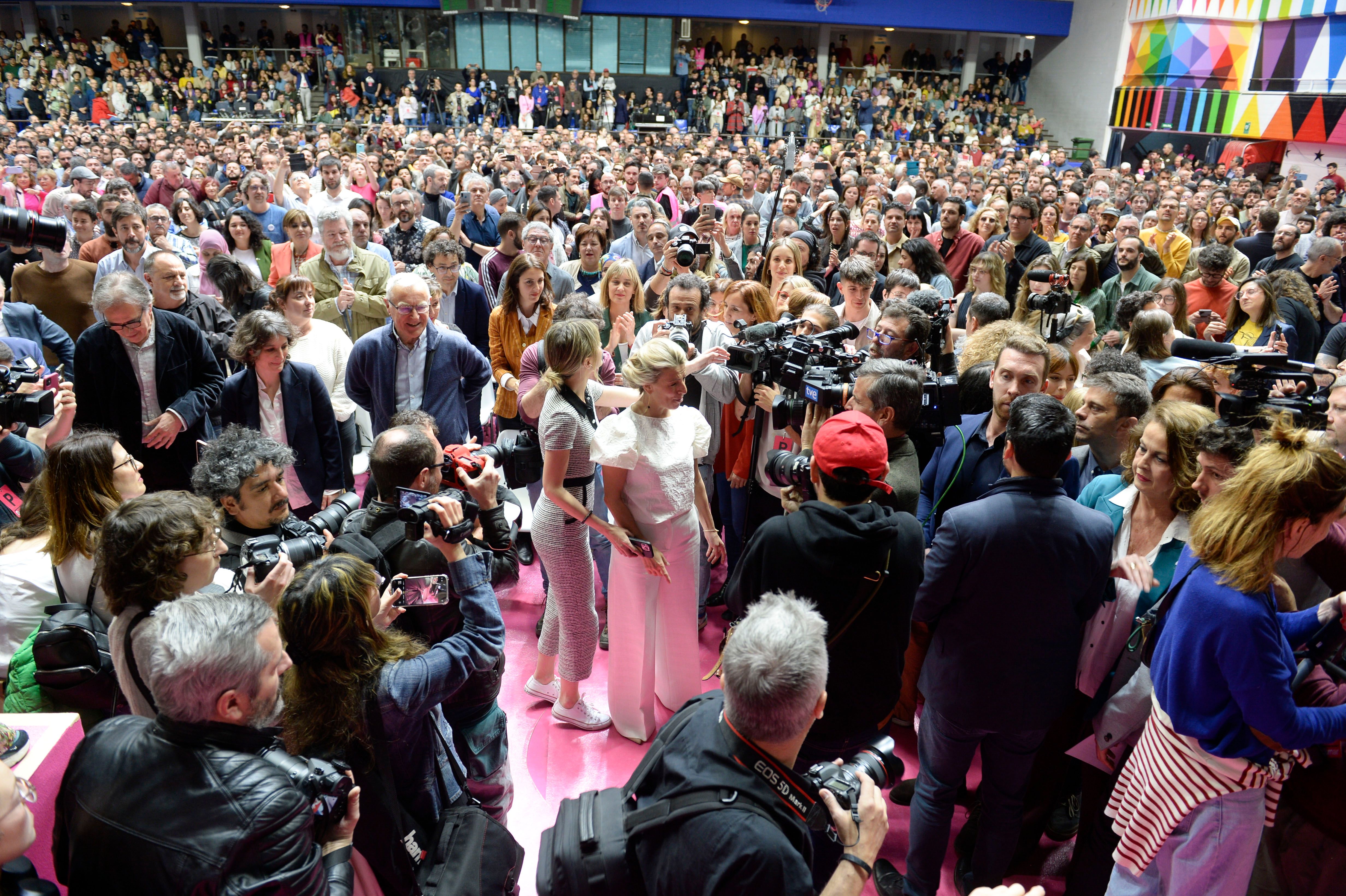 Yolanda Díaz luce apoyo social y aliados políticos en la presentación de SUMAR, en imágenes