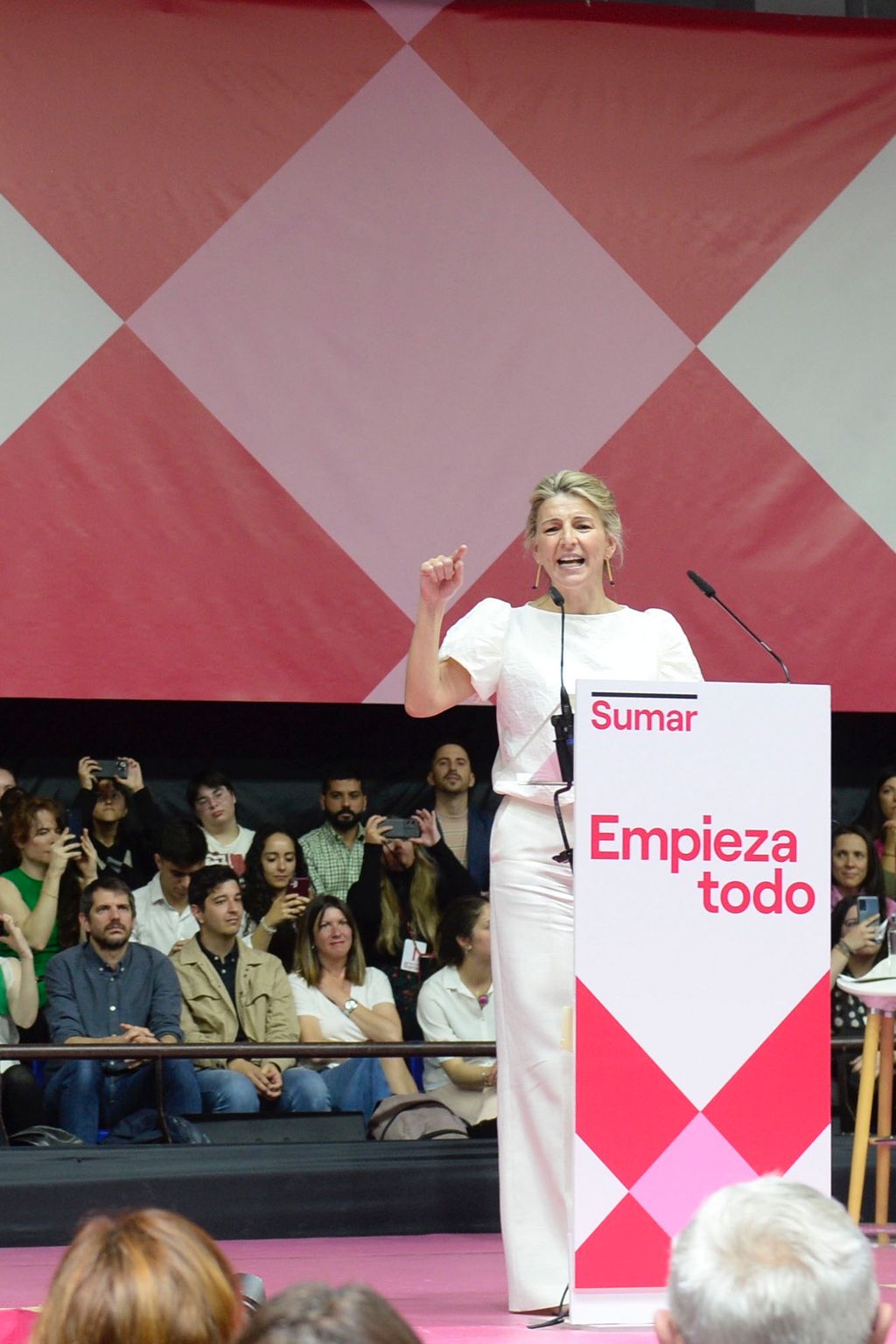 Yolanda Díaz luce apoyo social y aliados políticos en la presentación de SUMAR, en imágenes