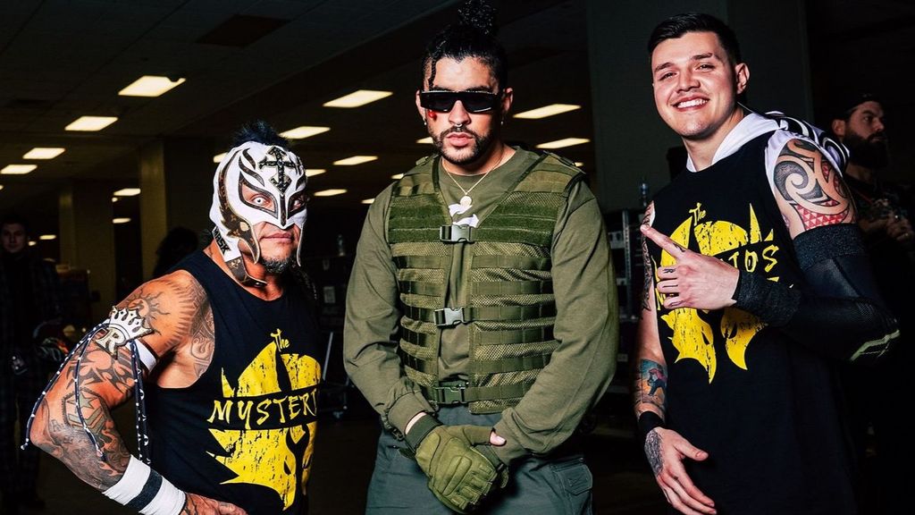 Bad Bunny reaparece en la WWE: ayuda a Rey Mysterio a ganar a su hijo en el WrestleMania 39
